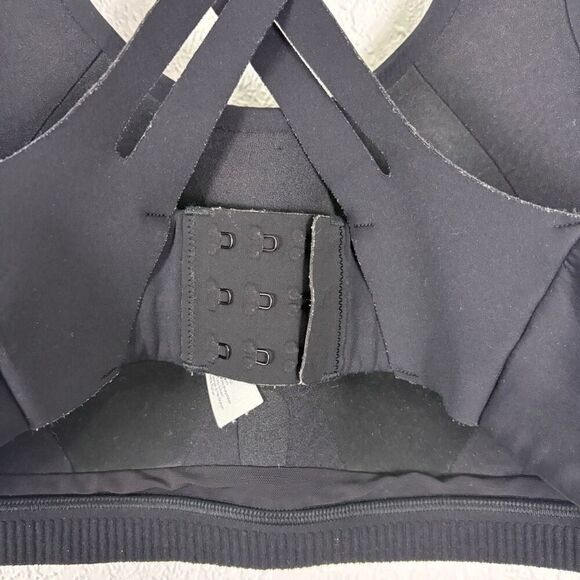 Lululemon Sports Bra Black Criss Cross Strap Back Molded Cup Clasp Closure Back - Picture 8 of 9